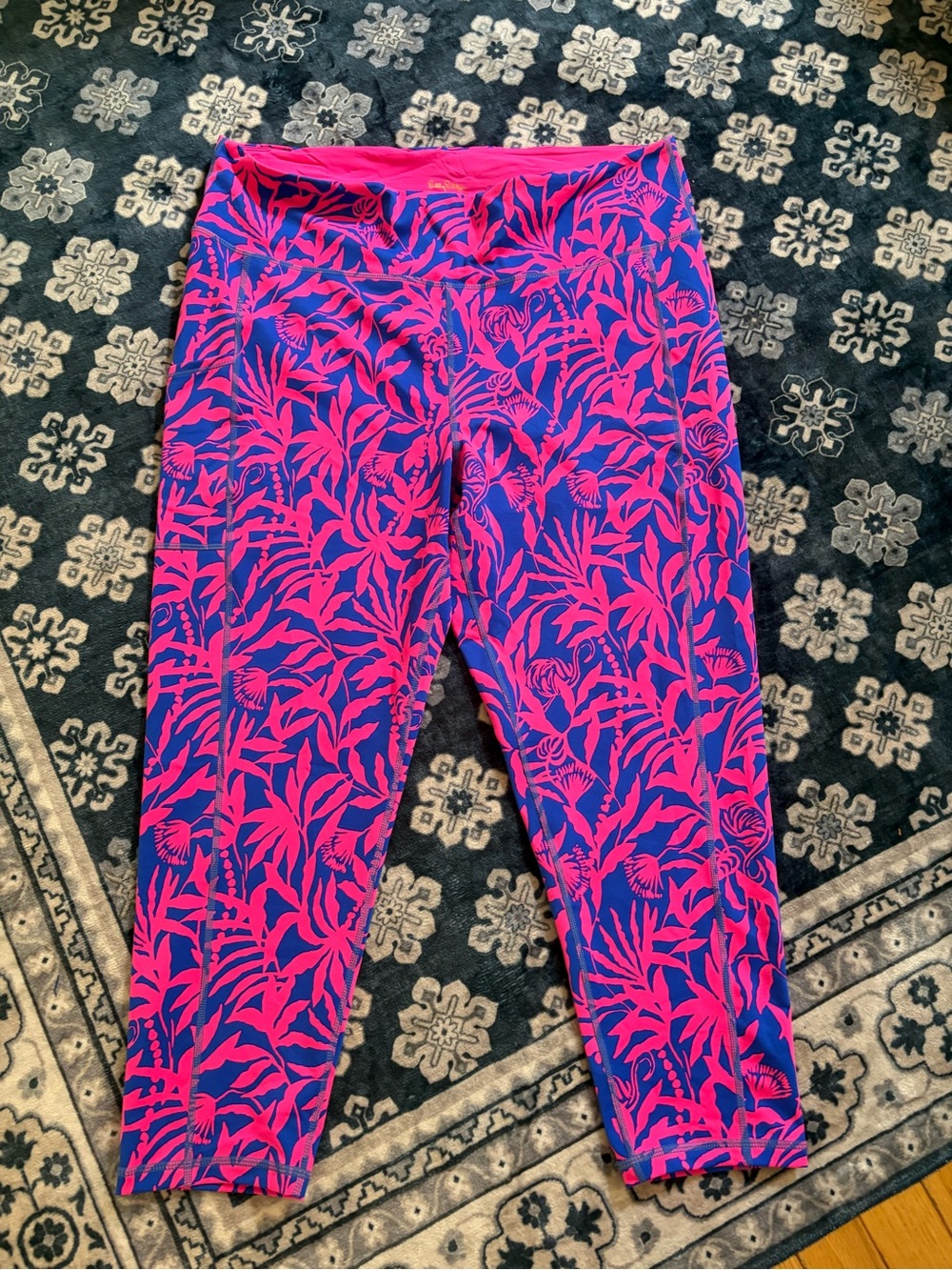 Lilly Pulitzer luxletic leggings in Flocking to Paradise print